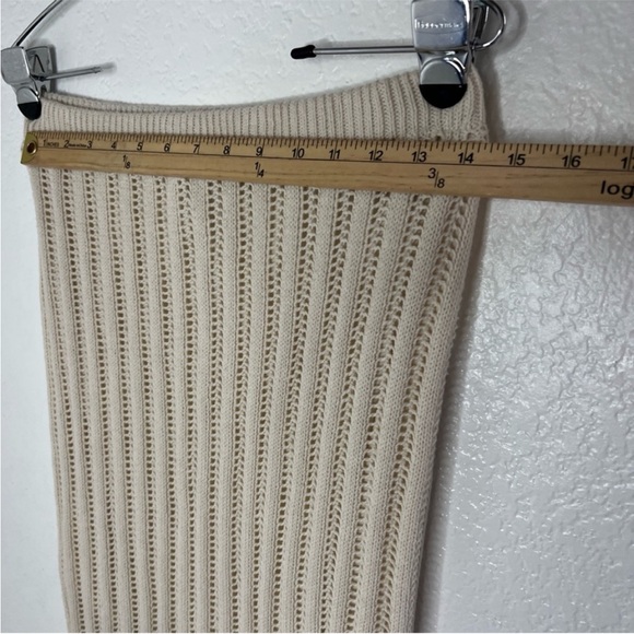 Elegant Cream Knit Skirt - Picture 4 of 12